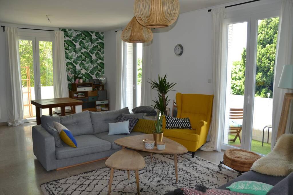 Appartement Lumineux Et Calme Avec Terrasse アヴィニョン エクステリア 写真