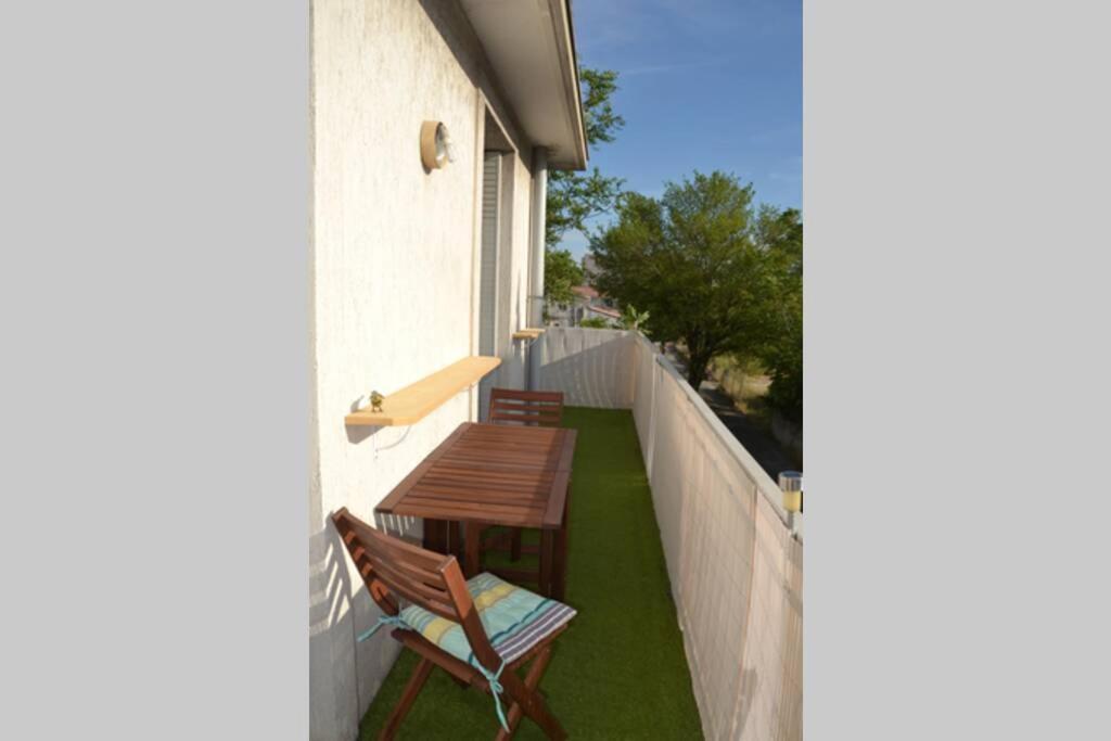 Appartement Lumineux Et Calme Avec Terrasse アヴィニョン エクステリア 写真