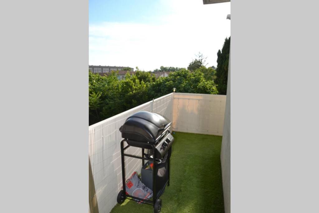 Appartement Lumineux Et Calme Avec Terrasse アヴィニョン エクステリア 写真
