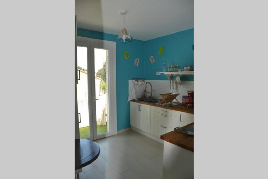 Appartement Lumineux Et Calme Avec Terrasse アヴィニョン エクステリア 写真