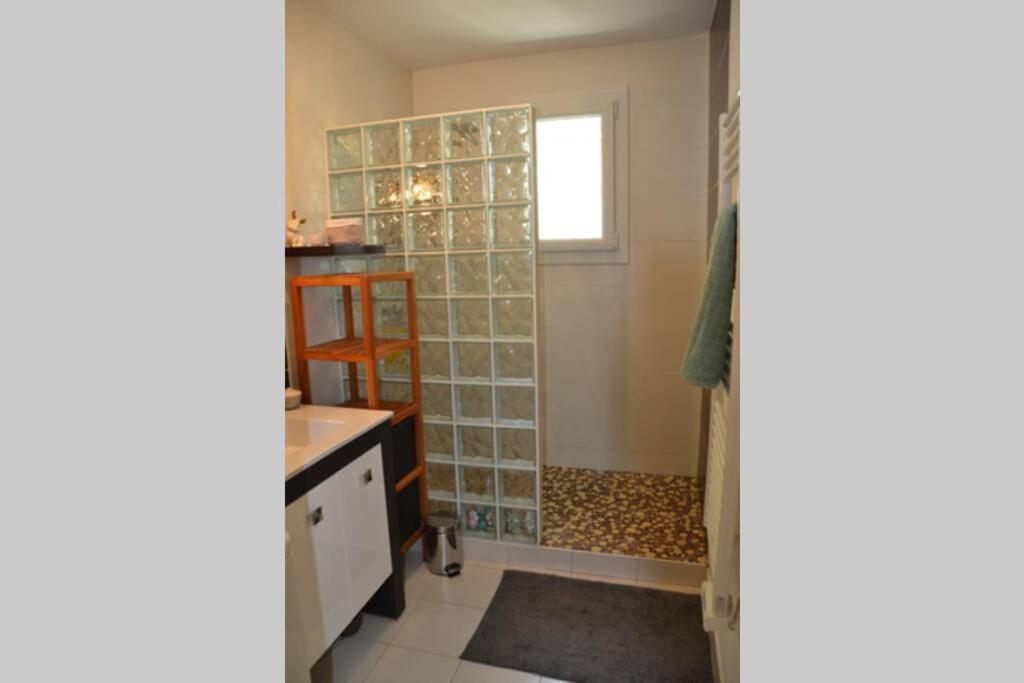 Appartement Lumineux Et Calme Avec Terrasse アヴィニョン エクステリア 写真